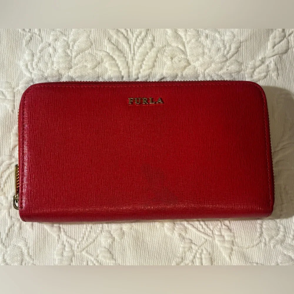 Furla Red Zip-Around Leather Wallet with Gold Logo - Picture 1 of 11